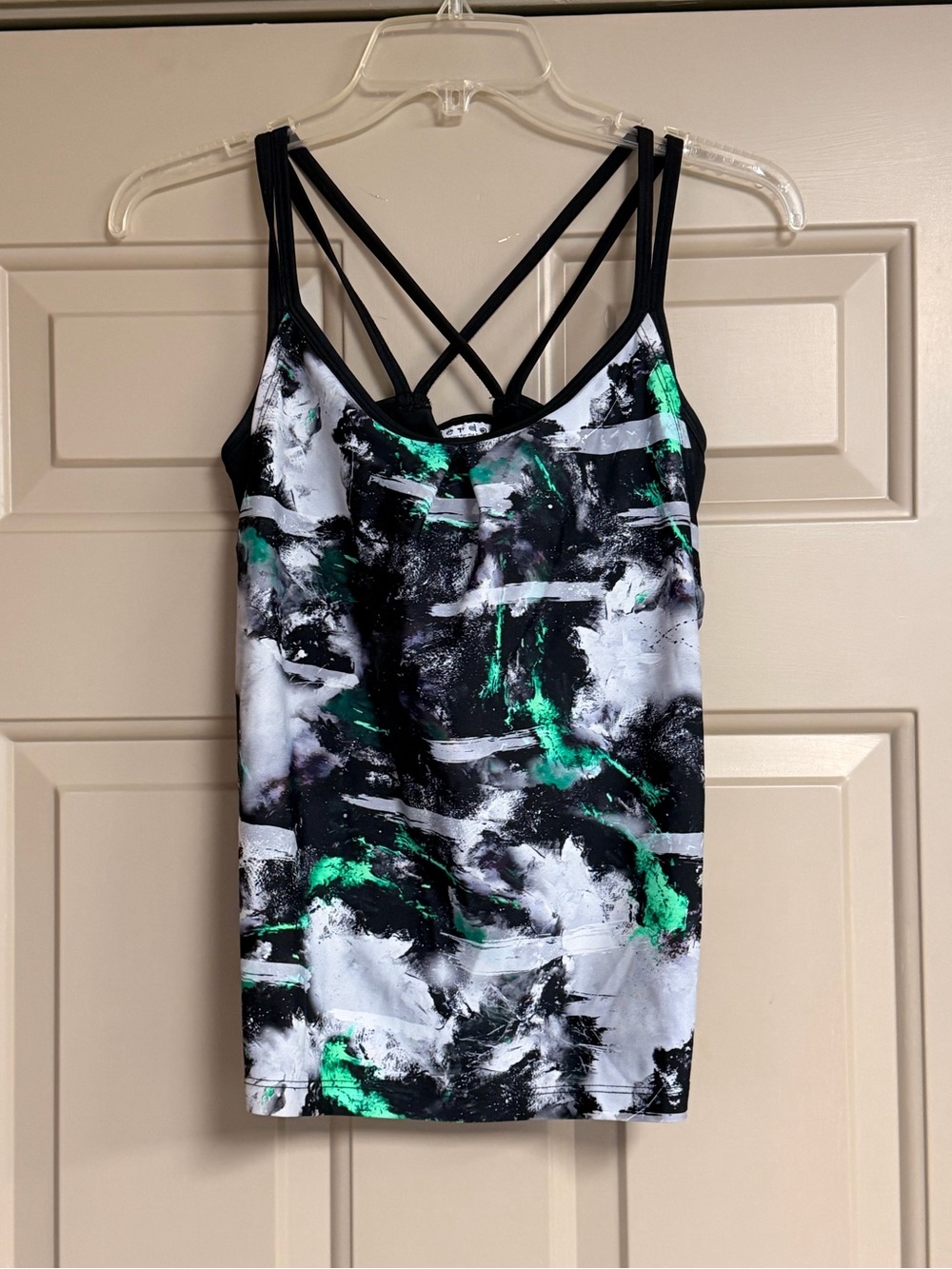 Jerdog Women’s Size Medium Black White and Green Patterned Athletic Tank Top